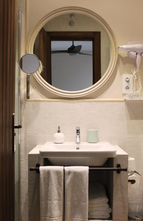Los Corrales De Soto Hotel Soto del Real ภายนอก รูปภาพ